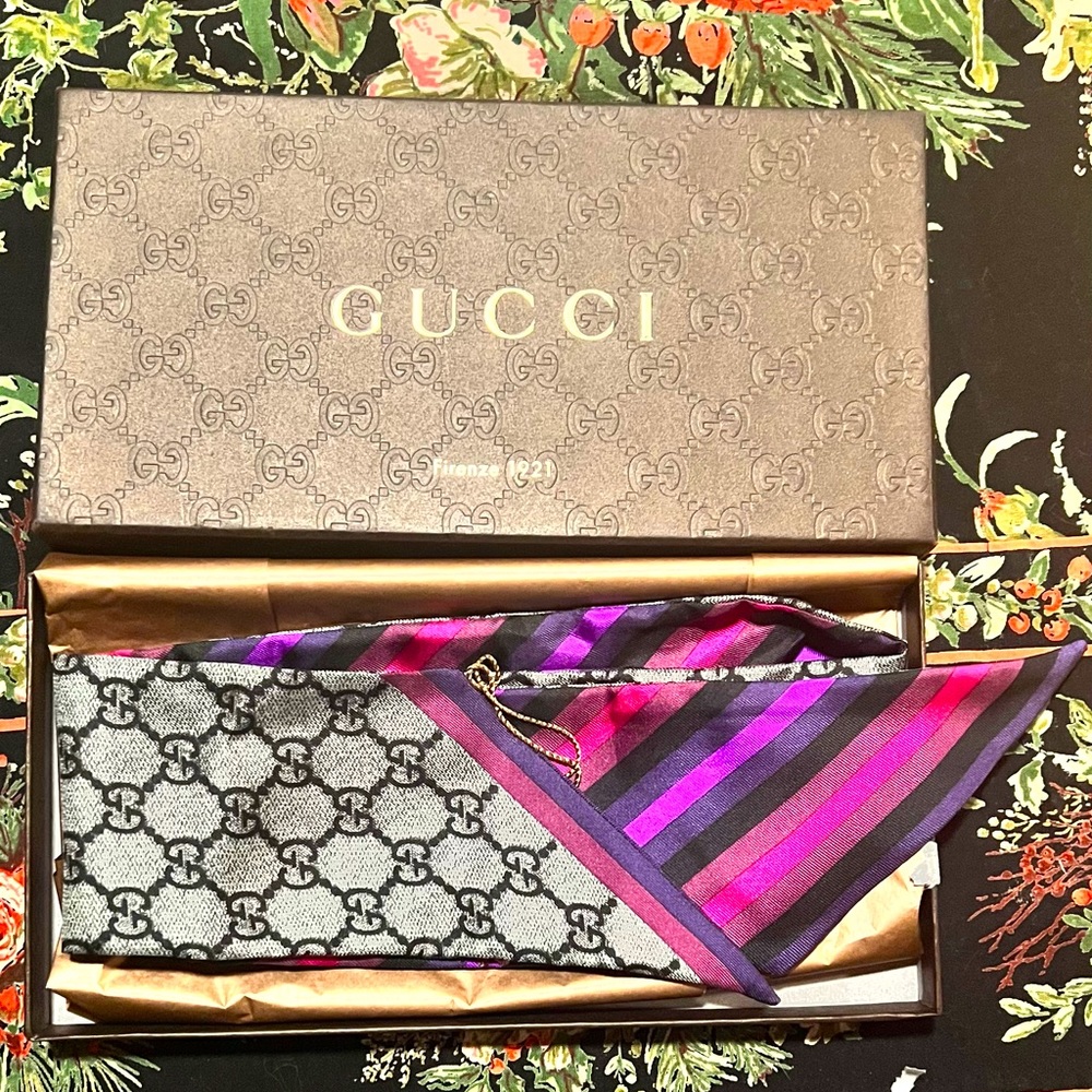 New* Reversible GUCCI silk headscarf - Picture 2 of 6